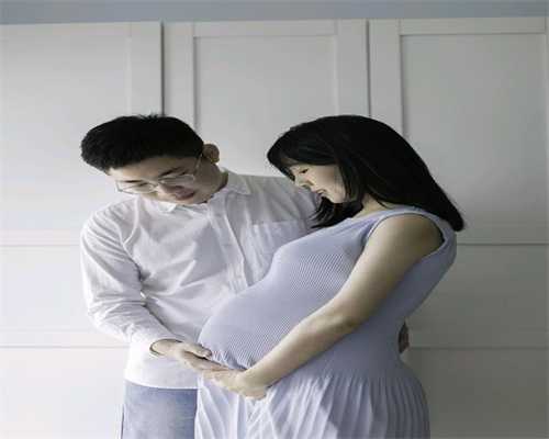 美国个人同居代孕女人：输卵管积水怎么办呢